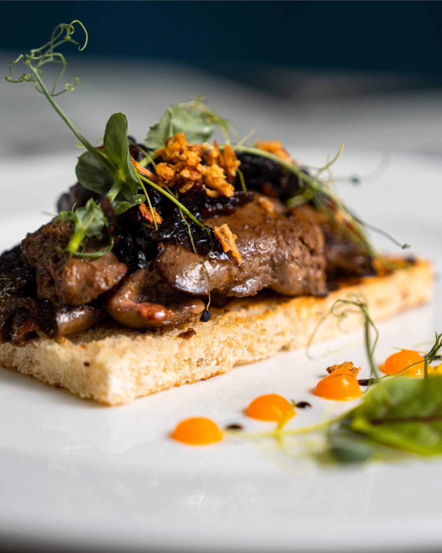 Vineleaves Bar & Restaurant